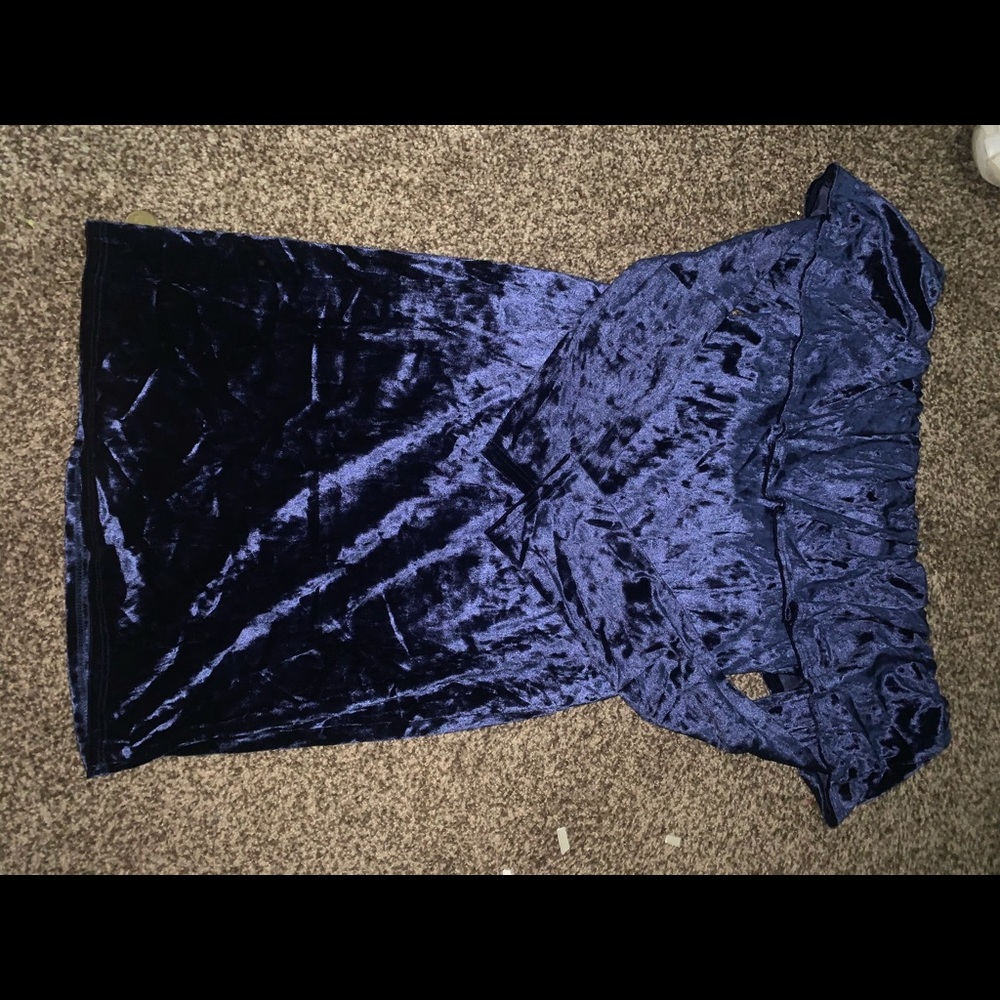 Bodycon off the shoulder velvet mini dress